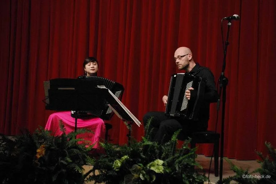 Akkordeon Duo Animé — Lulu Wang und Harald Oeler · Klingenthal