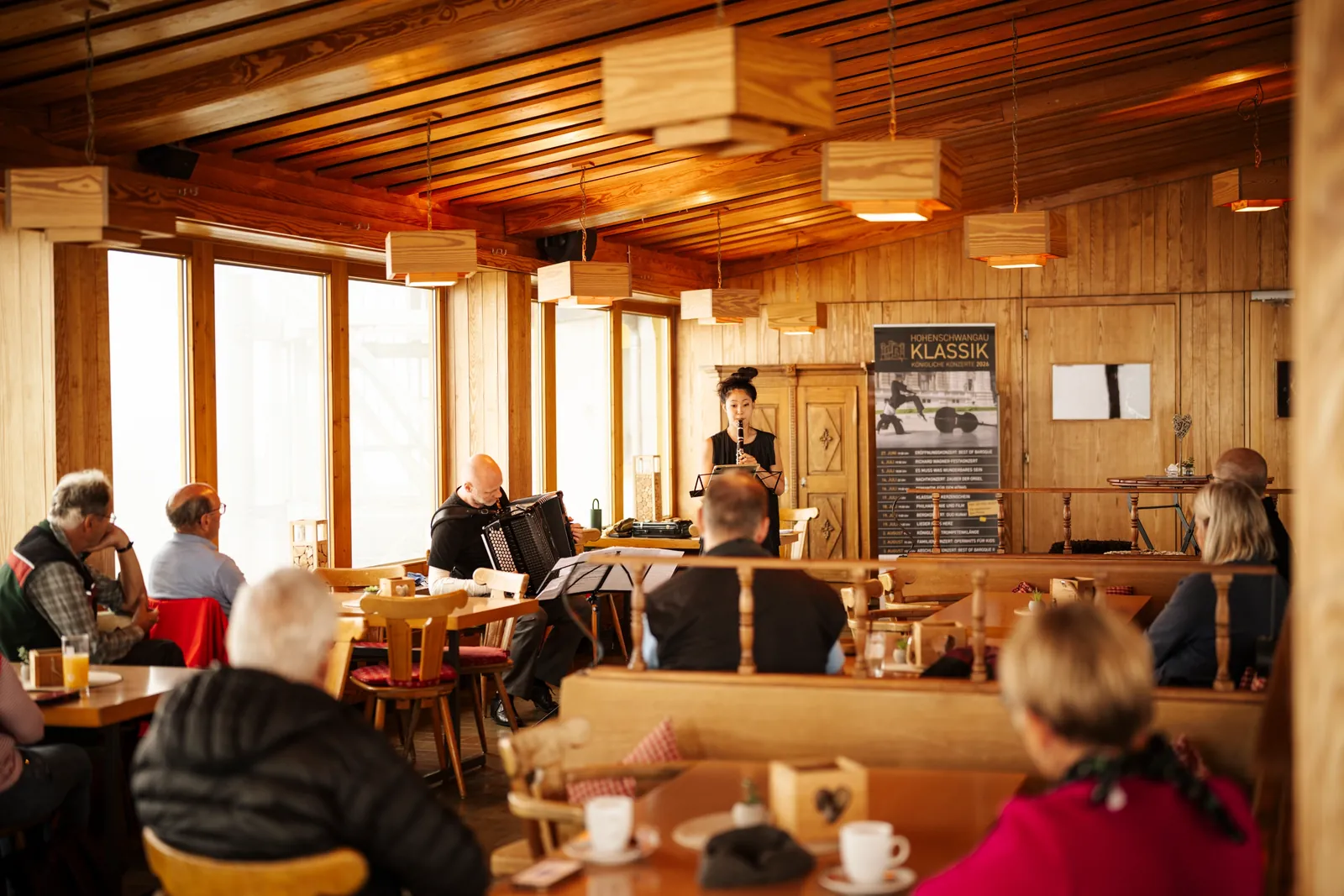 Duo KlAkk! beim Bergkonzert im Panoramarestaurant Tegelberg