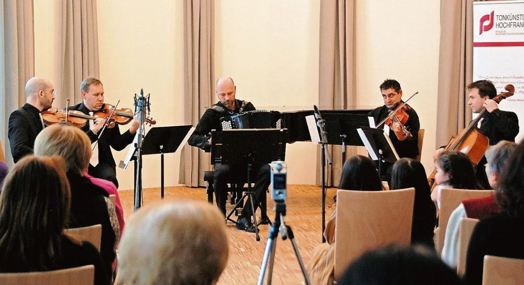 Gabriele Campagna, Alex Köhn, Harald Oeler, Anton Bonev und Alexey Shestiperov in der Klang-Manufaktur Hof